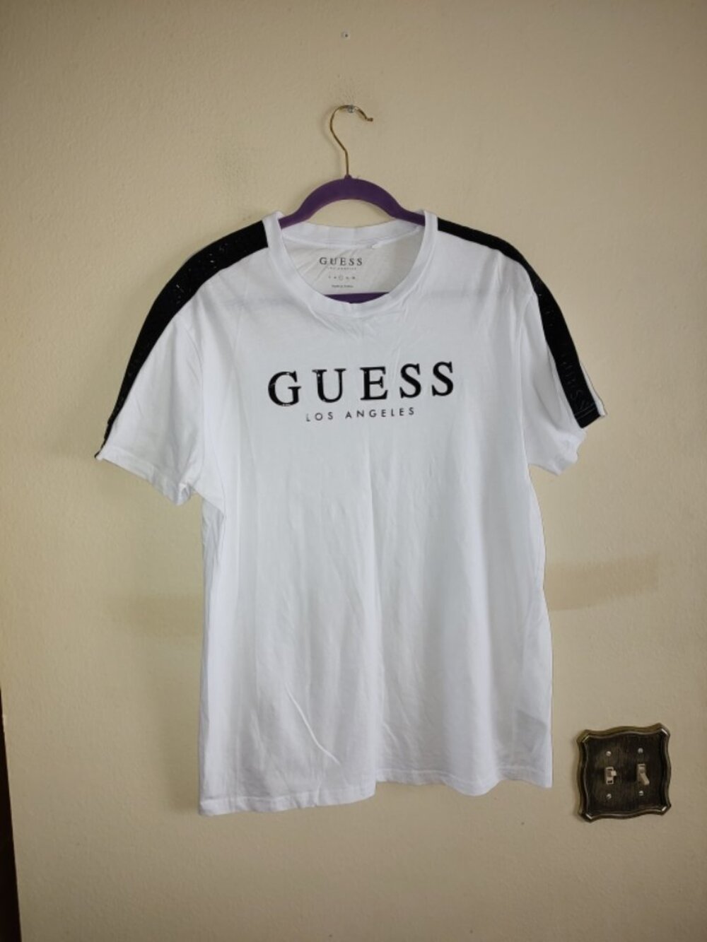Men GUESS Los Angeles Embossed Logo Shoulders Black Logo Tape White T Shirt Sz L